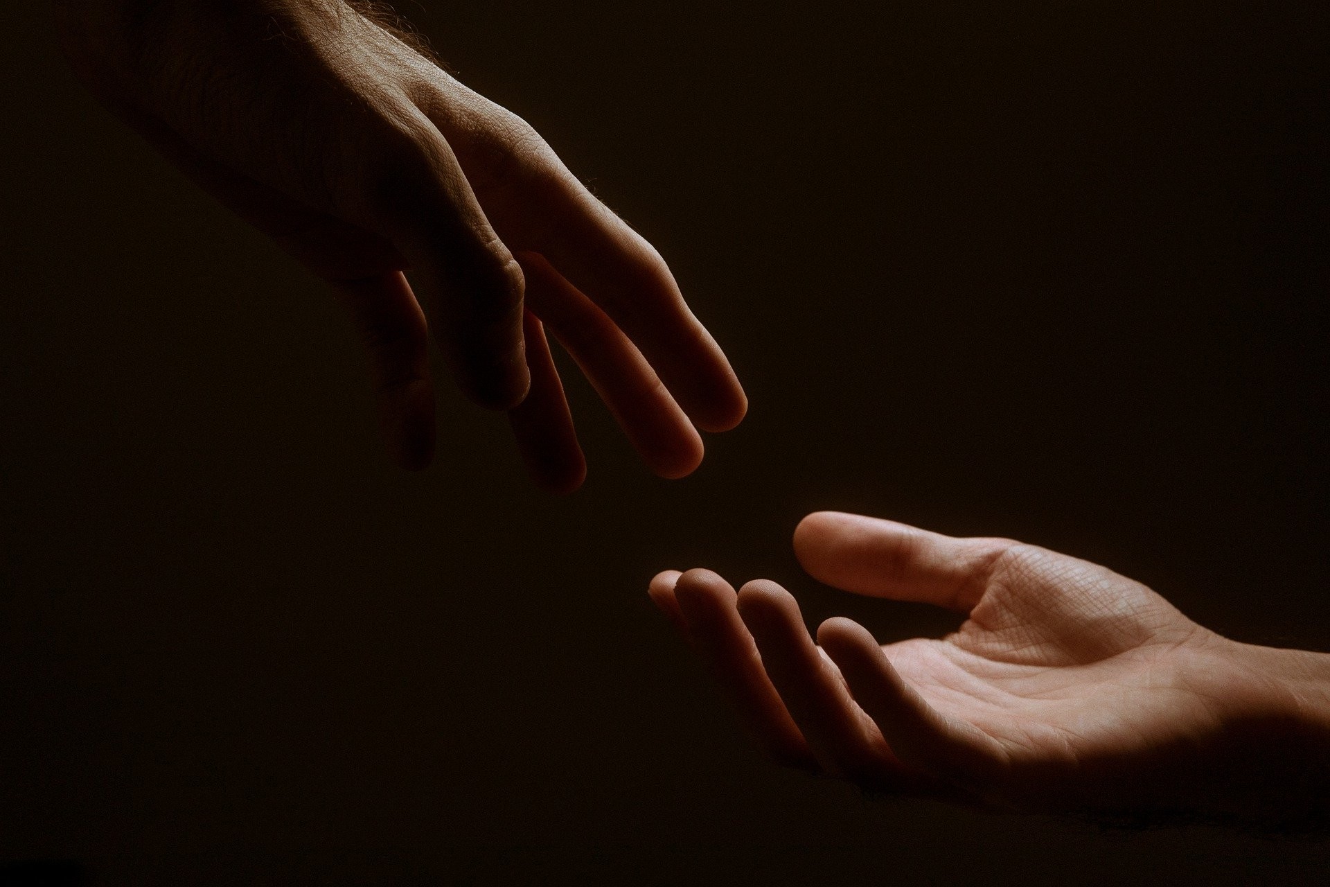 Hands 5216585 1920